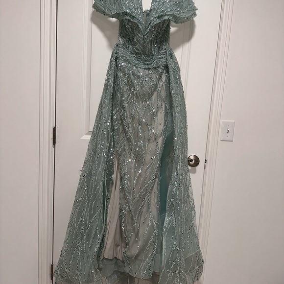 Beautiful Wedding guest dress! Only worn once! In great condition! $650 OBO - Picture 7 of 8